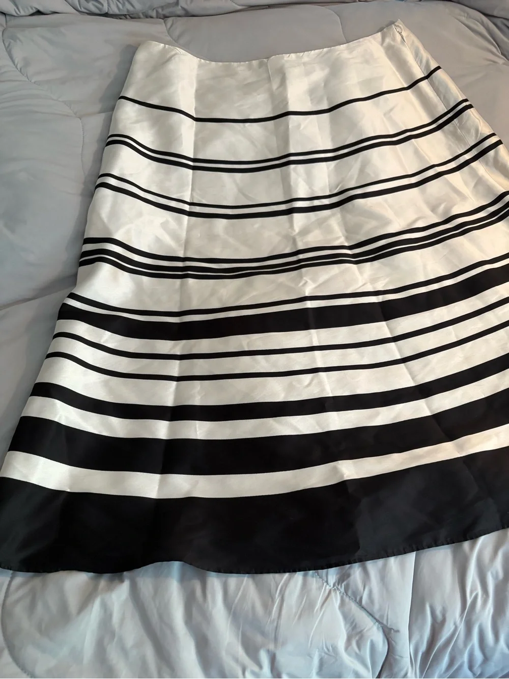 Talbots 100% Silk Lining A-Line Skirt Striped Size 12 Black White Classic-Era - Picture 2 of 10